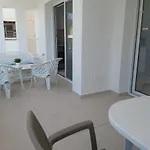 Dinglis Residences 31 شقة