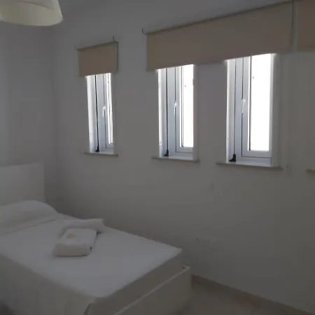 Apartament Dinglis Residences 31 *
