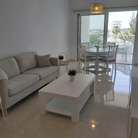 דירה Dinglis Residences 31