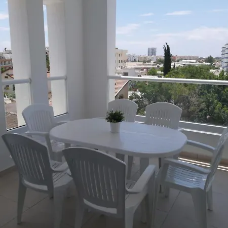 Dinglis Residences 31 דירה לרנקה