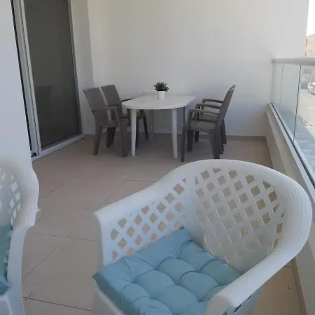 Apartament Dinglis Residences 31 *