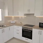 아파트 Dinglis Residences 31 *