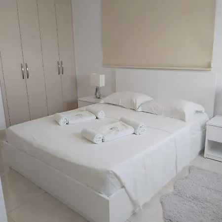 Dinglis Residences 31 Daire