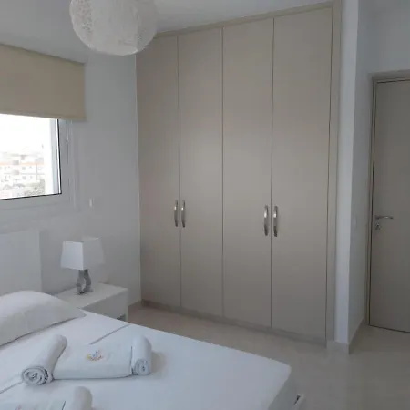 Dinglis Residences 31 Apartment