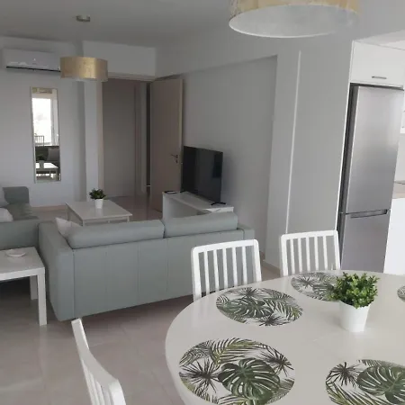 Dinglis Residences 31 Apartment *