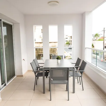 Dinglis Residences 31 Apartman *