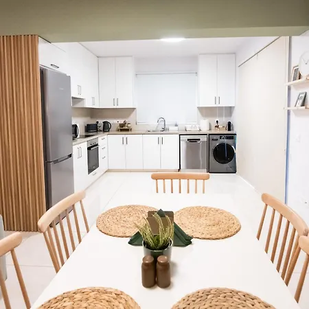 Apartman Dinglis Residences 31 *