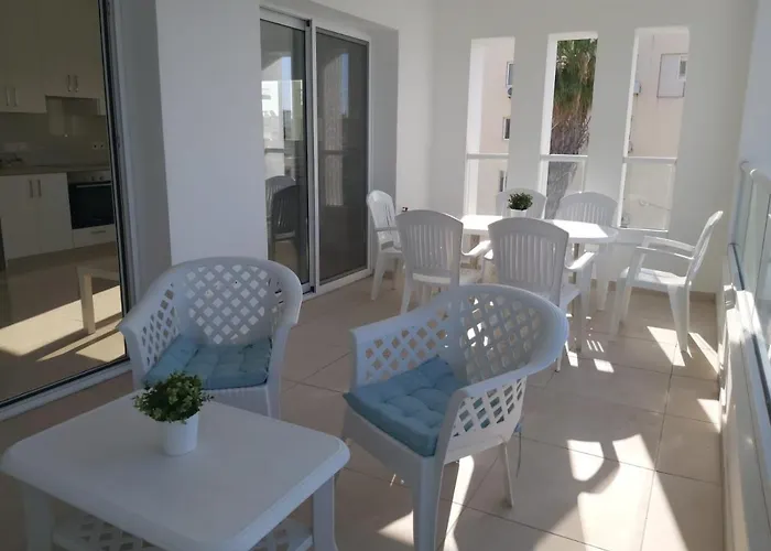 Dinglis Residences 31 * Ларнака